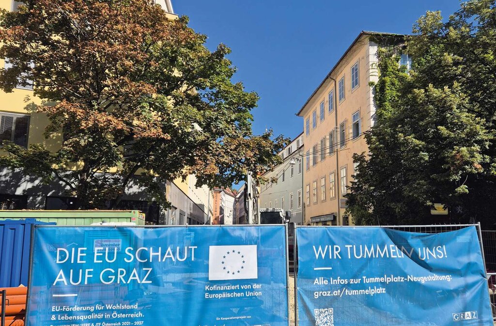 Die Europäische Union und das Land Steiermark fördern das Projekt „Klimafitte, multifunktionale Neugestaltung Tummelplatz“ der Stadt Graz mit 1,5 Mio. Euro von insgesamt ca. 8 Mio. EUR Gesamtkosten.