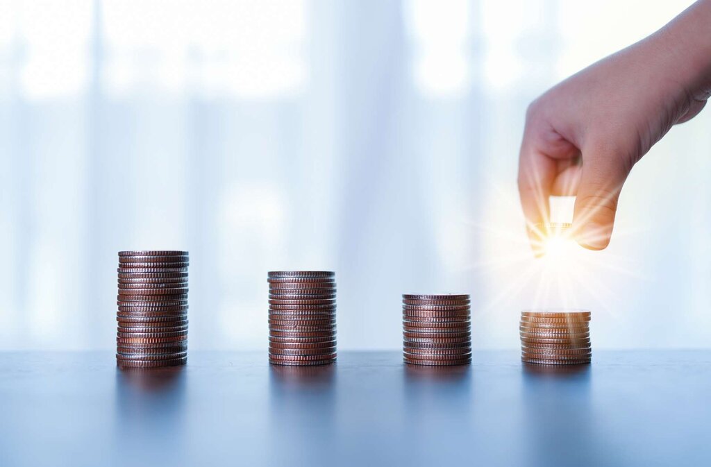 Reformpartnerschaft und Bundesbudget 2027/2028 bringen Gemeinden höhere Ertragsanteile, zugleich aber Risiken durch steigende Kosten und sinkende Investitionsförderungen. Langfristige Entlastung erfordert strukturelle Reformen und eine faire Finanzierungsaufteilung zwischen Bund, Ländern und Gemeinden.