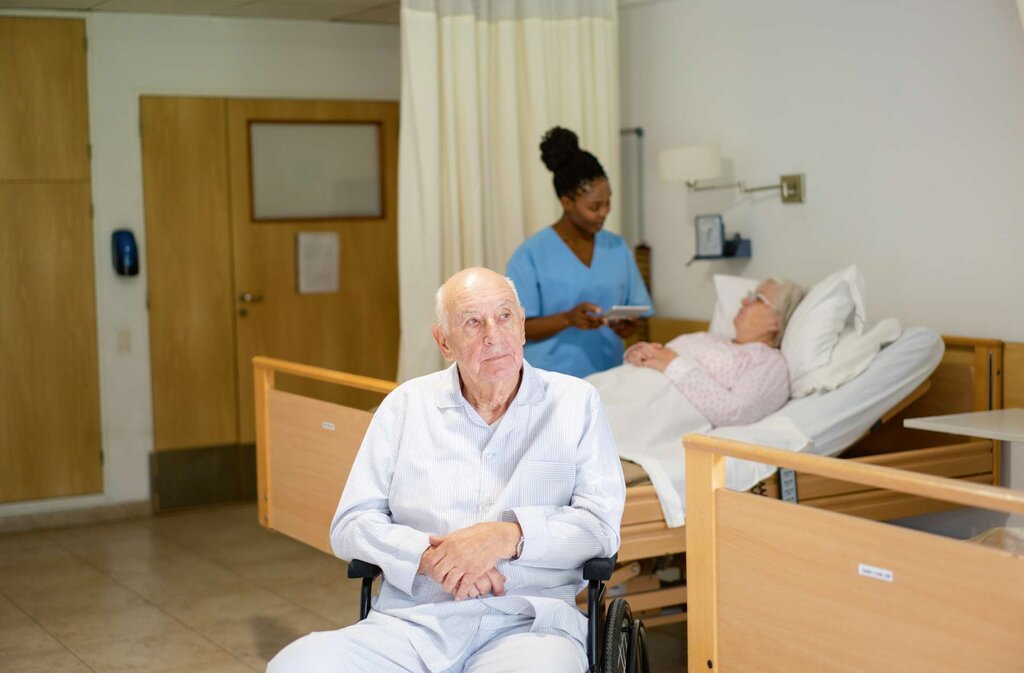Der steigende Pflegebedarf stellt Länder und Gemeinden vor große finanzielle und organisatorische Herausforderungen. Prävention, professionelle Pflegeangebote und langfristige Finanzierungsstrategien werden immer wichtiger.