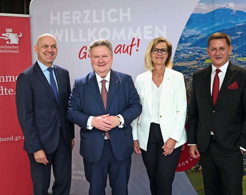 „Aus einer Krise spart man sich nicht heraus“: Bei der Eröffnungspressekonferenz sprachen Städtebund-Präsident Bürgermeister Michael Ludwig, der gastgebende Bürgermeister Kurt Wallner, Susanne Kaltenegger, die Bürgermeisterin von Bruck an der Mur, sowie Städtebund-Generalsekretär Thomas Weninger über die angespannte finanzielle Lage der Städte.