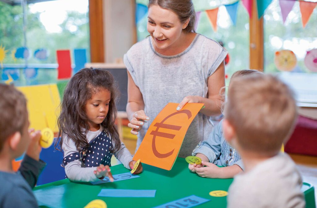 Der Ausbau der Kinderbetreuung und höhere Qualitätsstandards erhöhen den finanziellen Druck auf Gemeinden. Eine nachhaltige Finanzierung und regionale Kooperationen sind entscheidend, um Qualität und Angebot langfristig zu sichern.