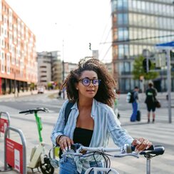 Die TEN-V-Verordnung legt neue Anforderungen an Österreichs neun Landeshauptstädte fest. Nachhaltige Mobilitätspläne und regelmäßige Kennzahlen sollen helfen, Verkehr nachhaltiger, sicherer und zugänglicher zu gestalten.