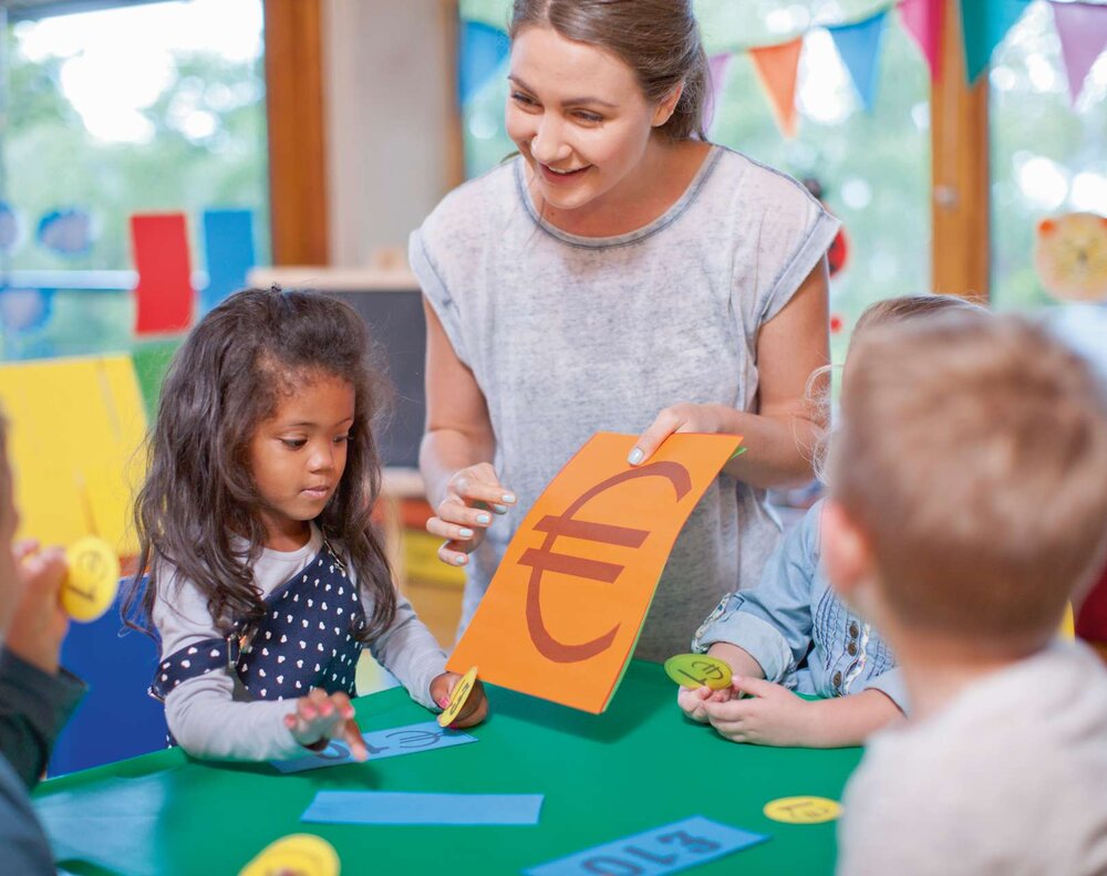 Der Ausbau der Kinderbetreuung und höhere Qualitätsstandards erhöhen den finanziellen Druck auf Gemeinden. Eine nachhaltige Finanzierung und regionale Kooperationen sind entscheidend, um Qualität und Angebot langfristig zu sichern.