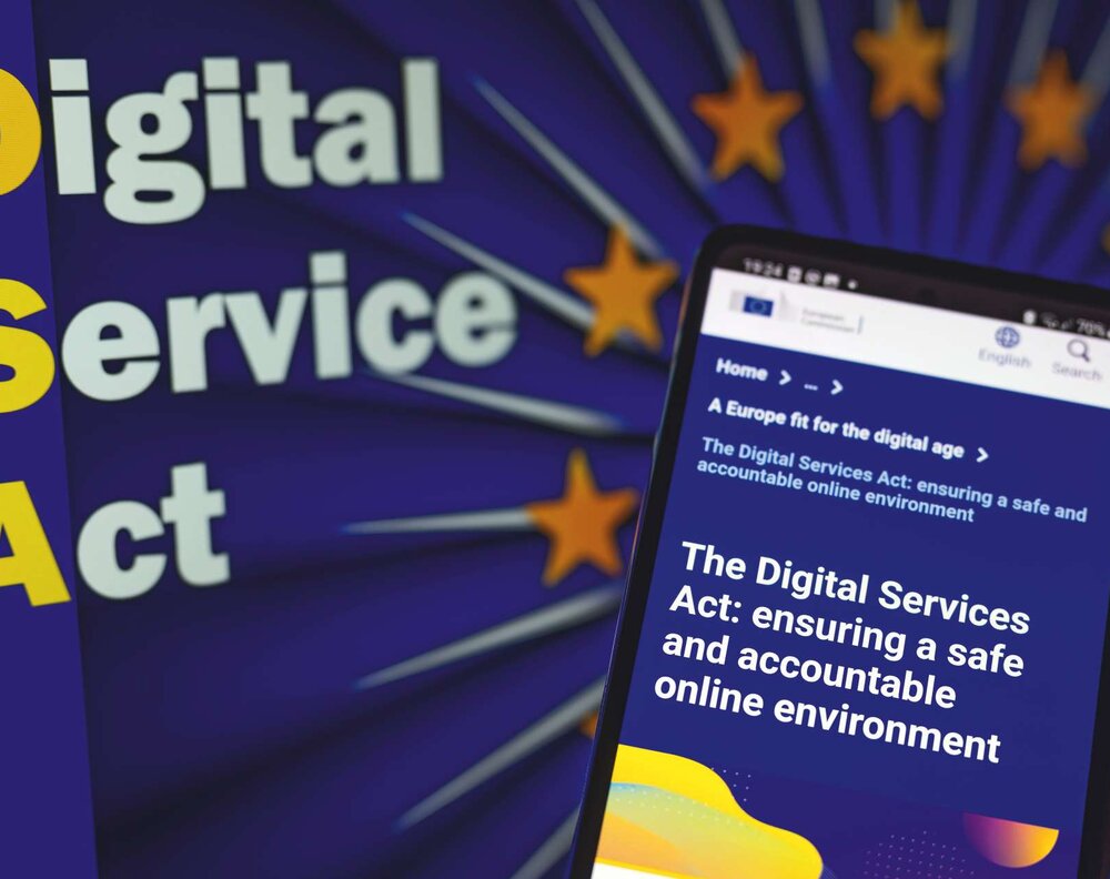 Der Digital Services Act stärkt die Rechte der Nutzer:innen und schafft klare Regeln für mehr Sicherheit, Transparenz und Verantwortung im digitalen Raum.