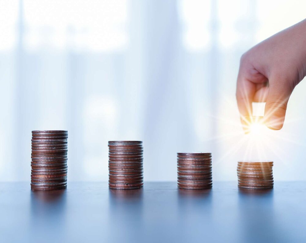 Reformpartnerschaft und Bundesbudget 2027/2028 bringen Gemeinden höhere Ertragsanteile, zugleich aber Risiken durch steigende Kosten und sinkende Investitionsförderungen. Langfristige Entlastung erfordert strukturelle Reformen und eine faire Finanzierungsaufteilung zwischen Bund, Ländern und Gemeinden.